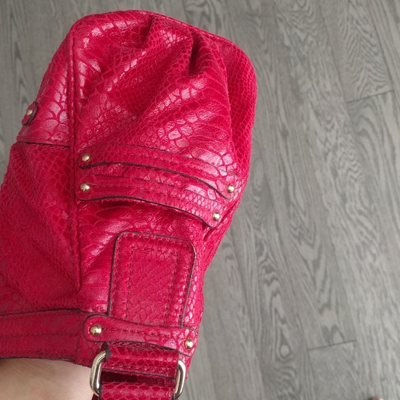 Beautiful red shoulder bag 🏵️🏵️🏵️ - Picture 5 of 8